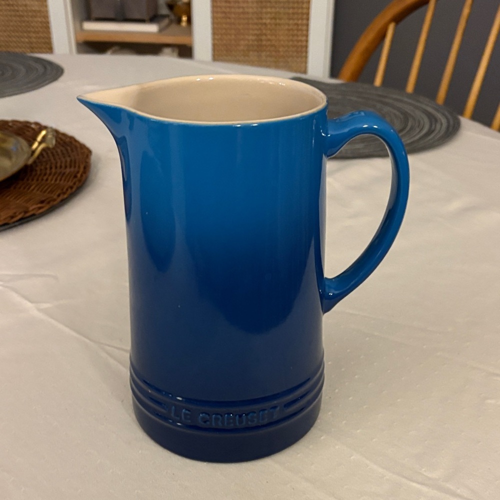 Le Creuset Vibrant Blue Pitcher blueberry